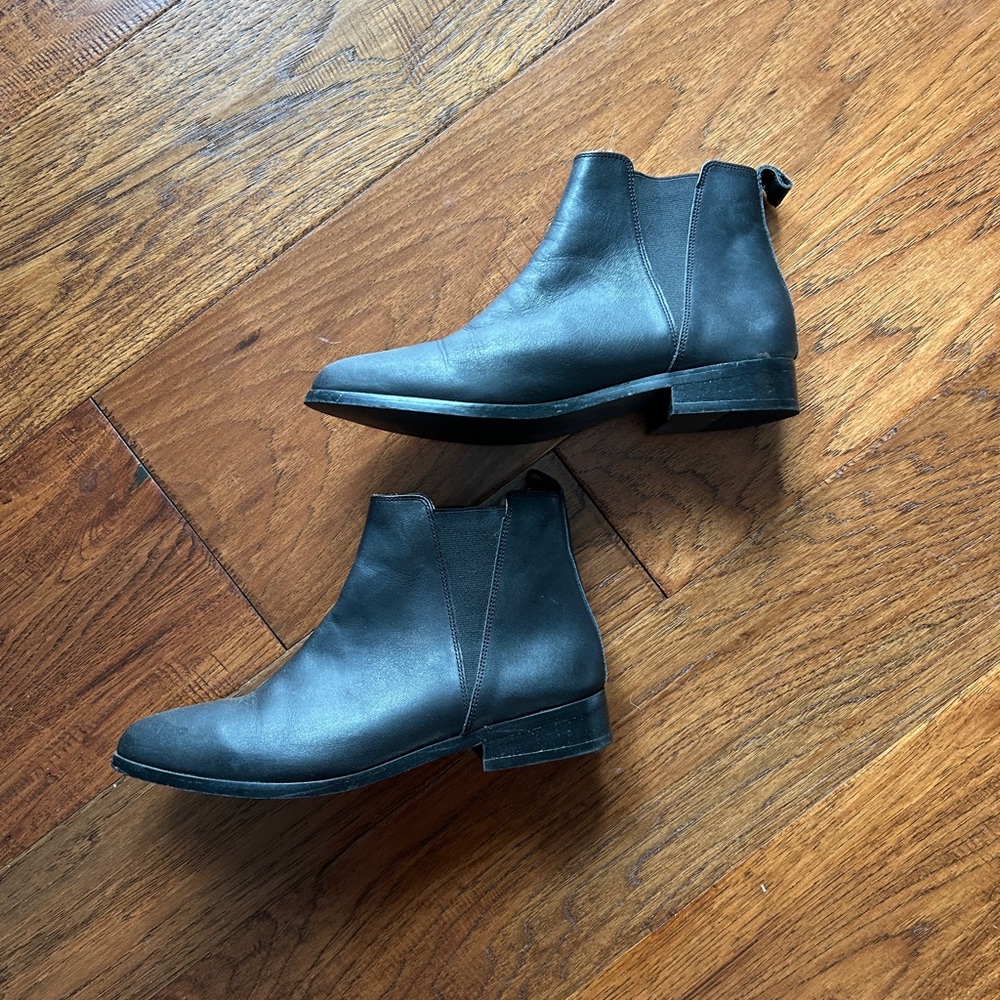 Nisolo All-Weather Classic Chelsea Boot - Size 9 - Black